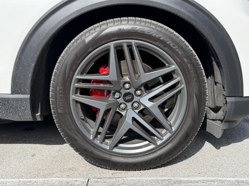 Used 2025 Ford Explorer ST image 9