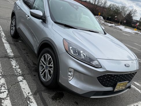 Used 2022 Ford Escape SEL image 1