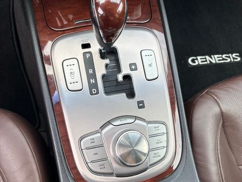 Used 2009 Hyundai Genesis 3.8 w/ Technology Pkg 4 RWD image 11