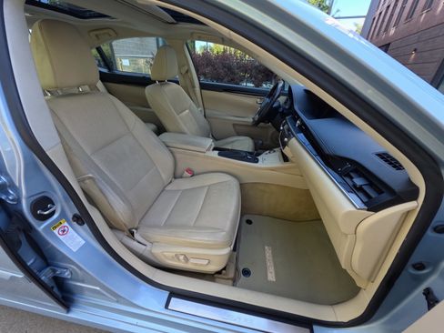 Used 2013 Lexus ES 350 FWD image 22