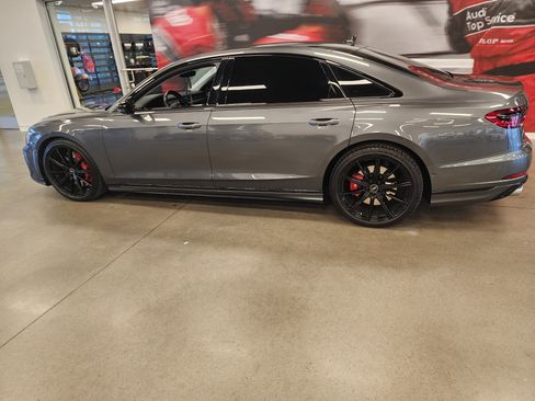 Used 2022 Audi S8 image 8
