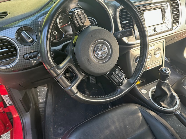 Used 2013 Volkswagen Beetle 2.0T FWD image 19