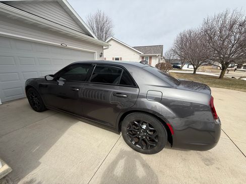 Used 2019 Chrysler 300 S image 2