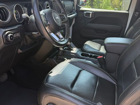 Used 2021 Jeep Wrangler Unlimited Sahara w/ Uconnect 4C Nav & Sound Group AWD/4WD image 8
