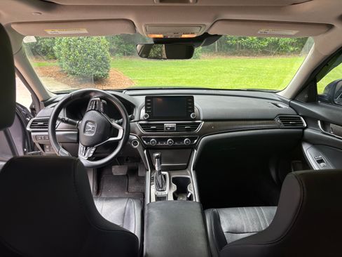 Used 2018 Honda Accord Touring image 14