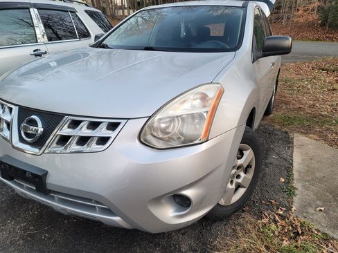 Used 2011 Nissan Rogue S image 2