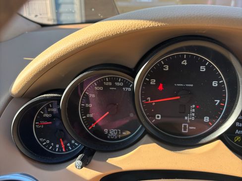 Used 2016 Porsche Cayenne AWD/4WD image 13