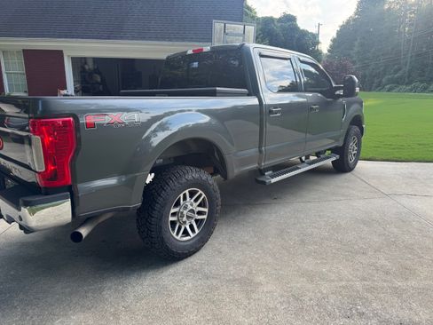 Used 2019 Ford F250 Lariat w/ Lariat Value Package AWD/4WD image 10