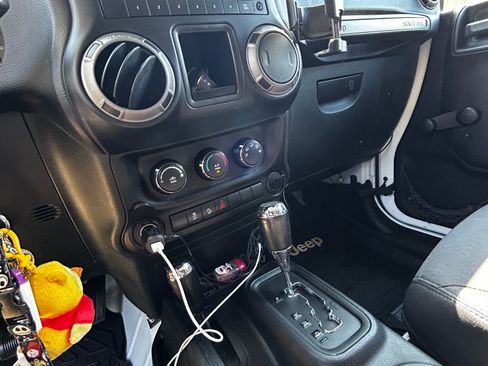 Used 2016 Jeep Wrangler Sport w/ Connectivity Group AWD/4WD image 16