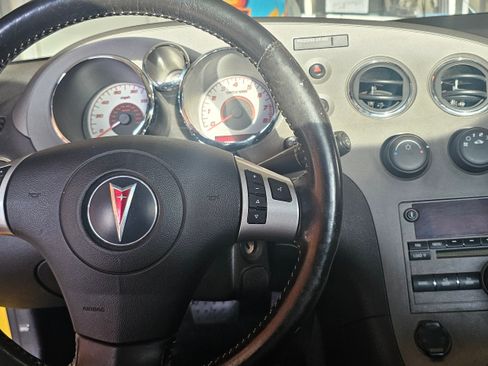 Used 2007 Pontiac Solstice Convertible 2D w/ Premium Package image 13