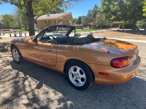 Used 2000 MAZDA MX-5 Miata RWD image 5