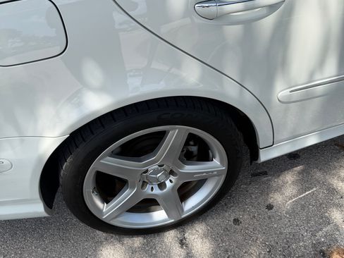 Used 2009 Mercedes-Benz E 550 Sedan image 12