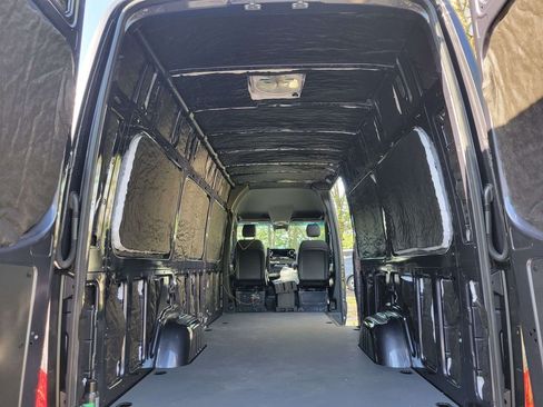 Used 2023 Mercedes-Benz Sprinter 2500 image 12