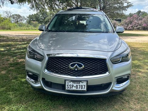 Used 2020 INFINITI QX60 Luxe w/ Essential Package FWD image 2