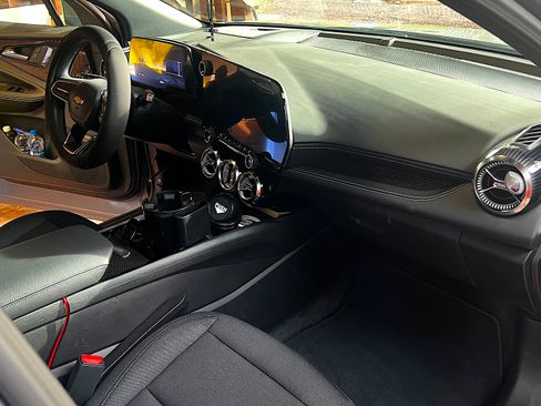 Used 2025 Chevrolet Blazer EV LT image 16