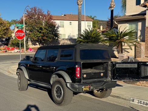 Used 2022 Ford Bronco Badlands image 6