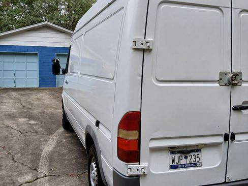 Used 2006 Dodge Sprinter 2500 w/ Comfort Seating Group image 9