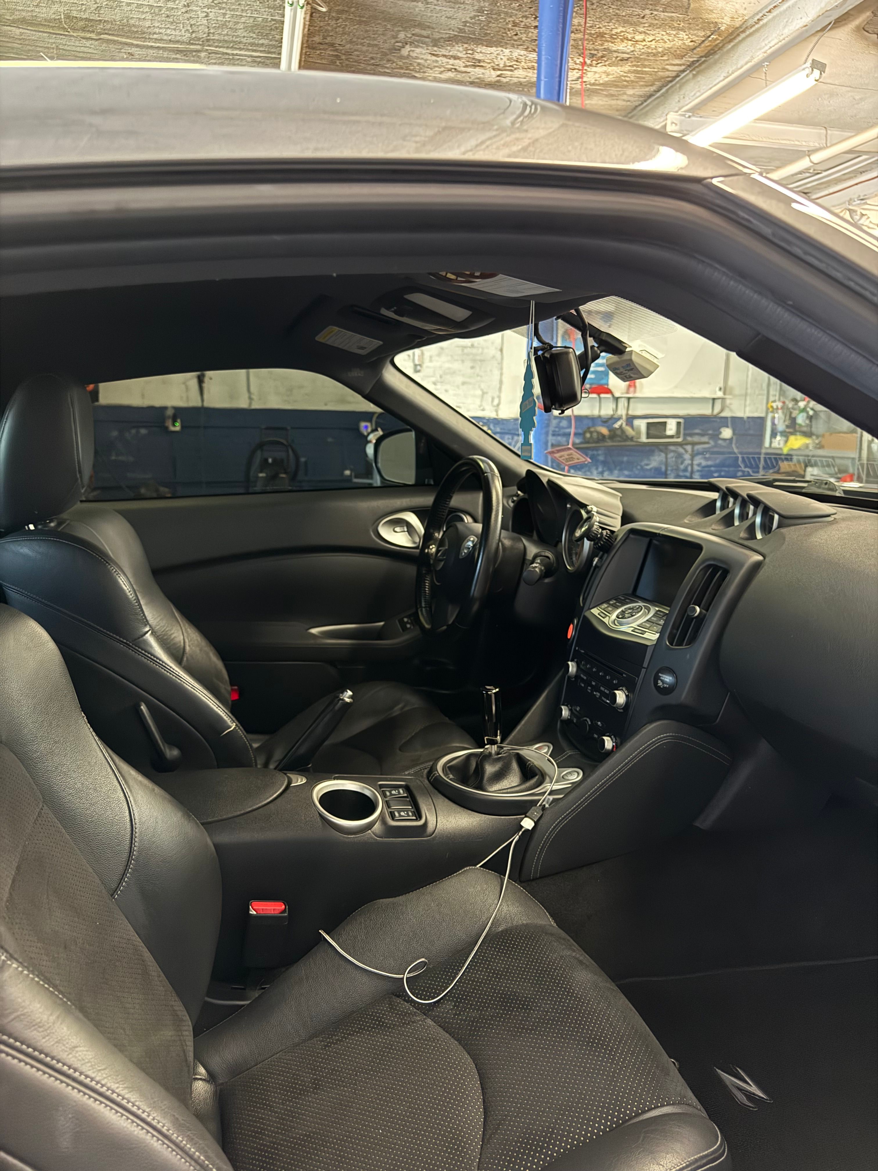 Used 2013 Nissan 370Z Touring w/ Sport Pkg RWD image 2