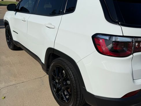 Used 2022 Jeep Compass Latitude w/ Sun and Sound Group FWD image 8