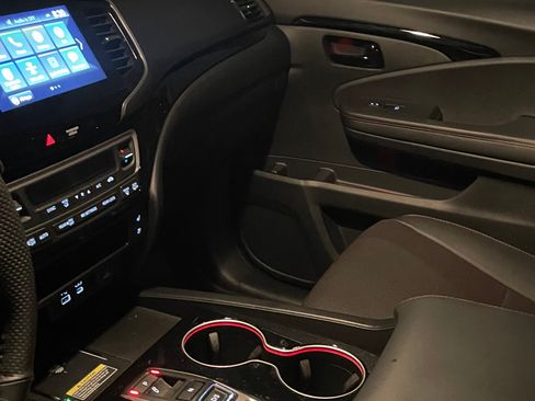 Used 2025 Honda Passport Black Edition image 16