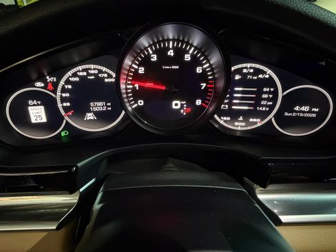 Used 2018 Porsche Panamera 4S image 25