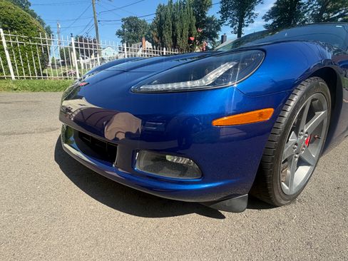Used 2007 Chevrolet Corvette Coupe w/ Performance Package RWD image 23