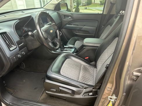 Used 2015 Chevrolet Colorado Z71 AWD/4WD image 6
