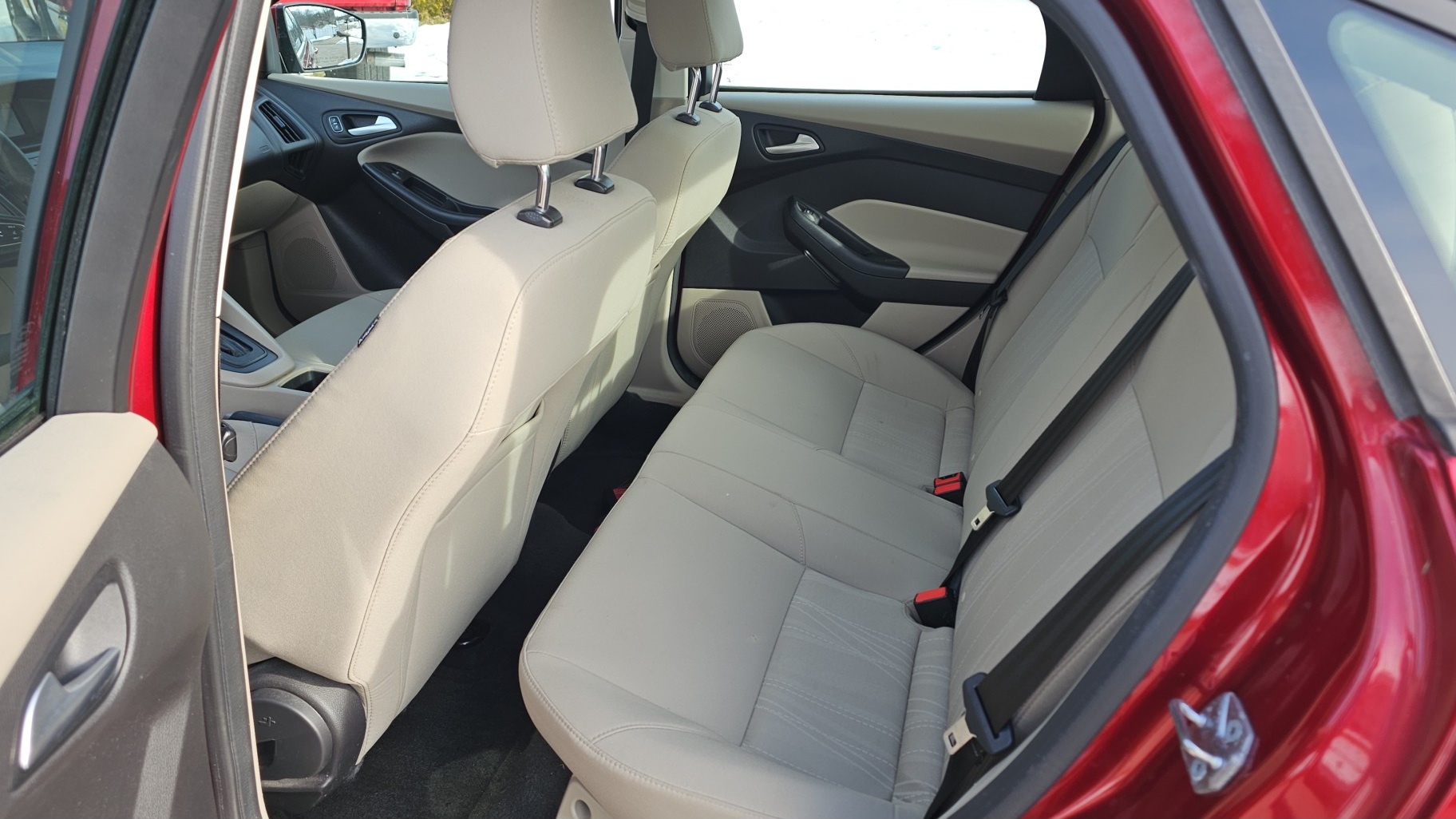 Used 2017 Ford Focus SE FWD image 6