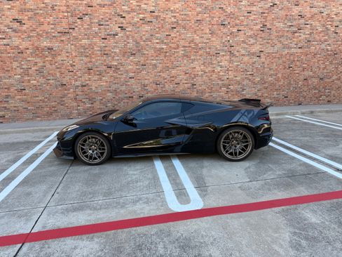 Used 2023 Chevrolet Corvette Z06 w/ Engine Appearance Package RWD image 1