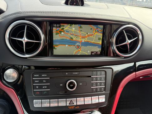 Used 2018 Mercedes-Benz SL 550 image 9
