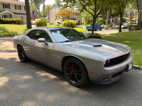 Used 2016 Dodge Challenger SXT Plus RWD image 5