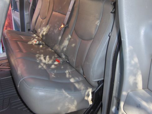 Used 2006 Chevrolet Silverado 2500 LT w/ Heavy-Duty Power Package image 16