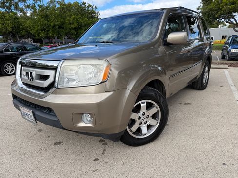 Used 2011 Honda Pilot Touring image 1