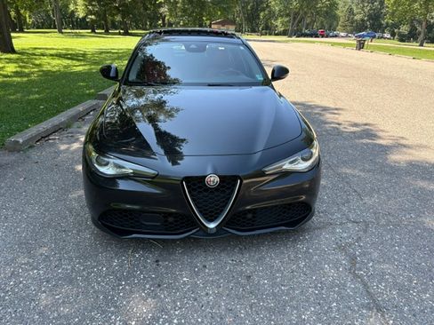 Used 2019 Alfa Romeo Giulia Ti Sport w/ Quick Order Package 22S Sport AWD/4WD image 5