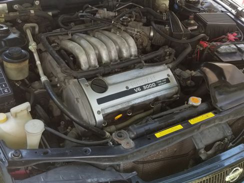 Used 1996 Nissan Maxima SE image 2