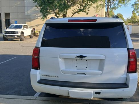 Used 2017 Chevrolet Suburban LT image 4
