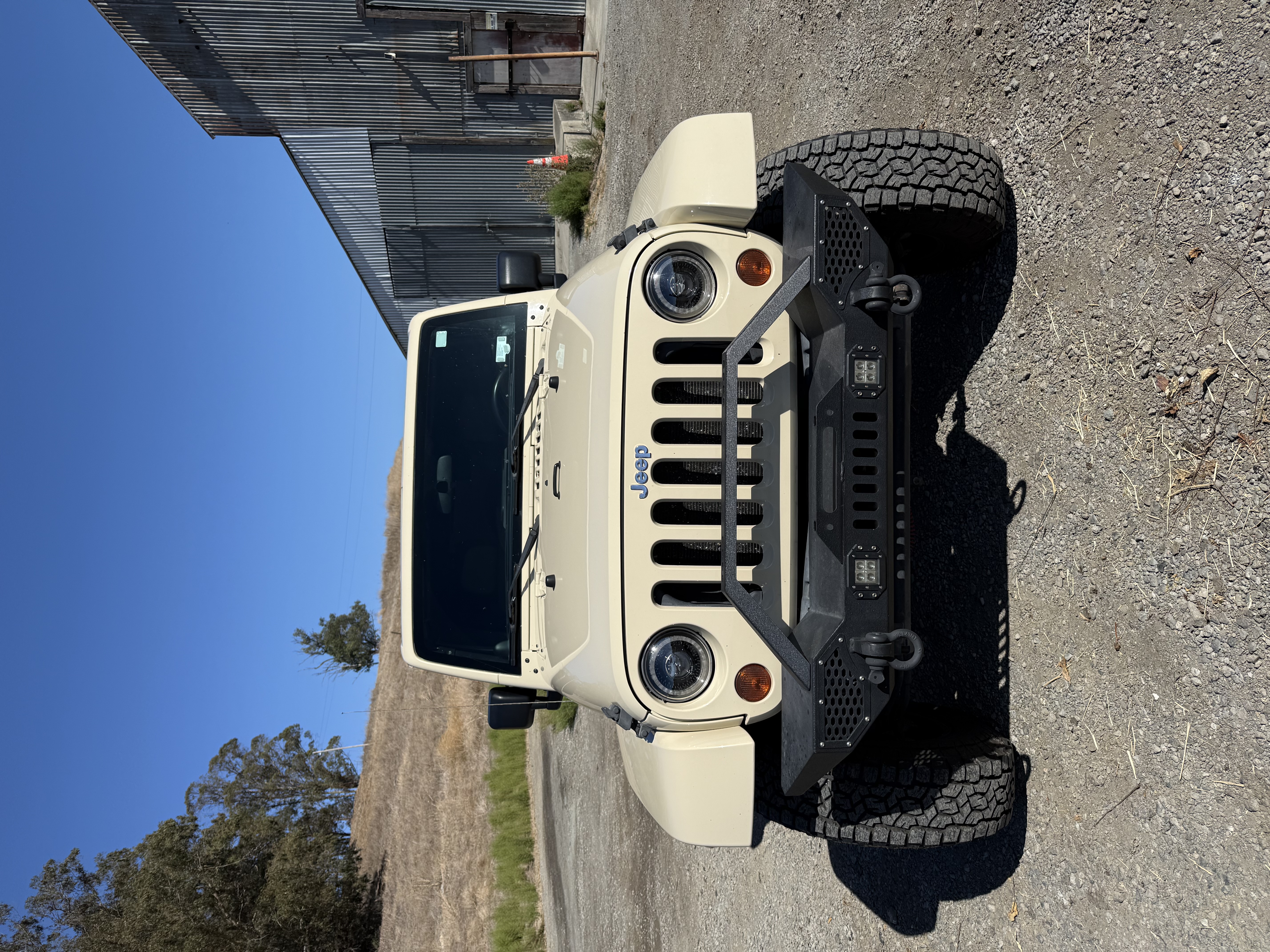 Used 2011 Jeep Wrangler Unlimited Sahara w/ Connectivity Group AWD/4WD image 11