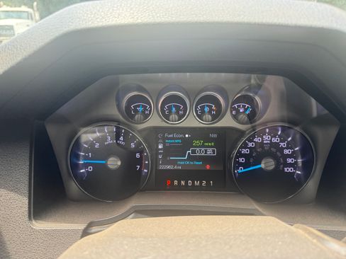 Used 2014 Ford F250 Lariat w/ Lariat Interior Package AWD/4WD image 2