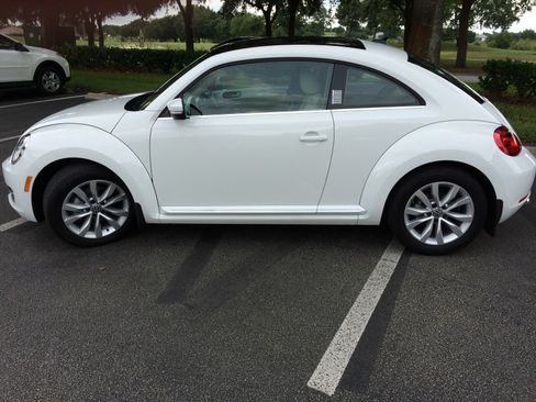 Used 2015 Volkswagen Beetle TDI FWD image 1