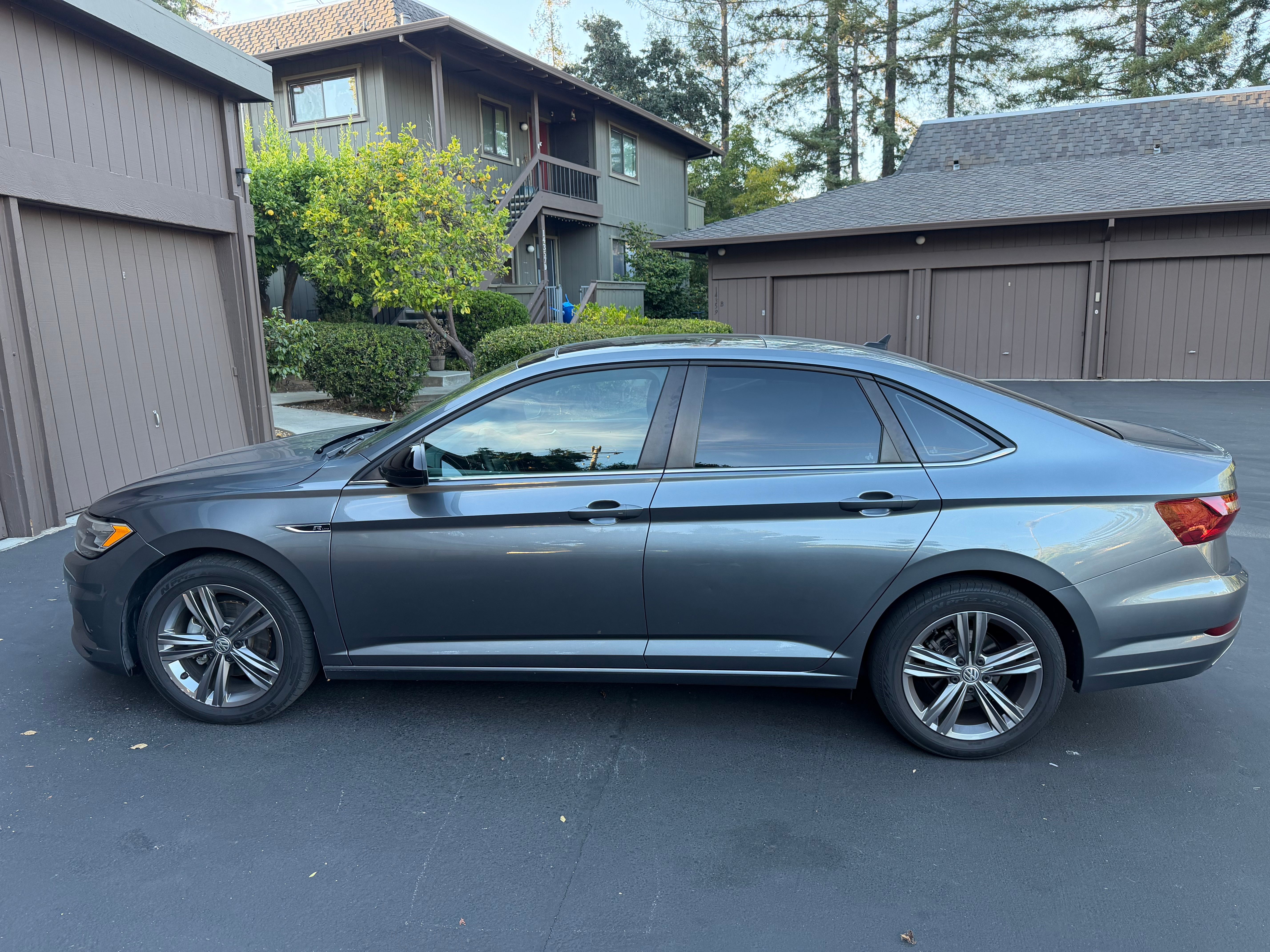 Used 2021 Volkswagen Jetta R-Line FWD image 1