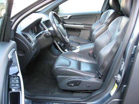 Used 2016 Volvo XC60 T5 Platinum image 12