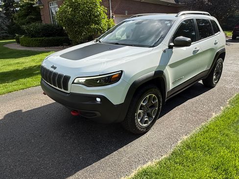Used 2020 Jeep Cherokee Trailhawk w/ Cold Weather Group AWD/4WD image 4