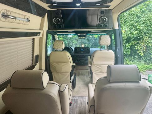 Used 2021 Mercedes-Benz Sprinter 2500 image 4