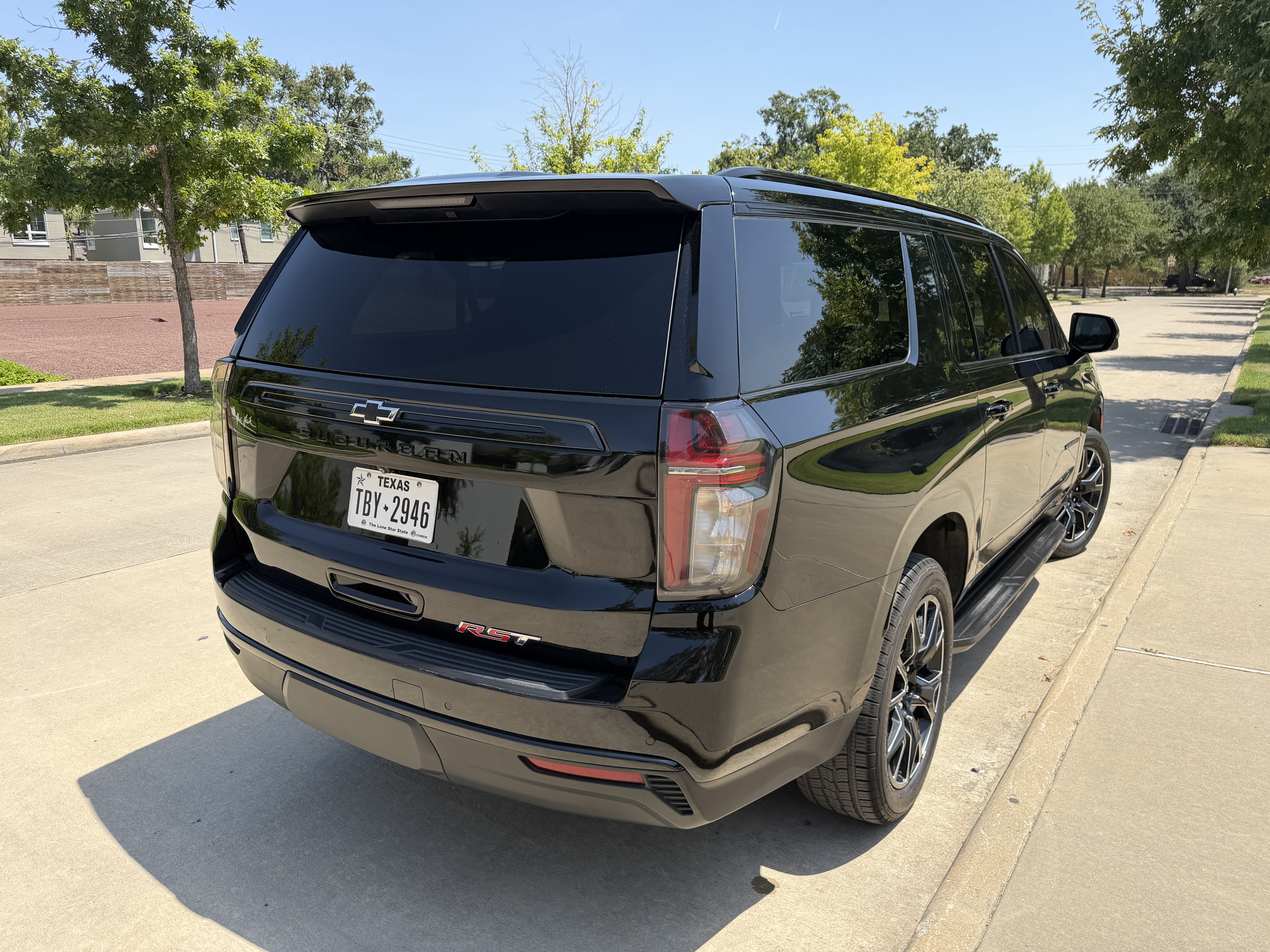 Used 2023 Chevrolet Suburban RST w/ Luxury Package RWD image 5