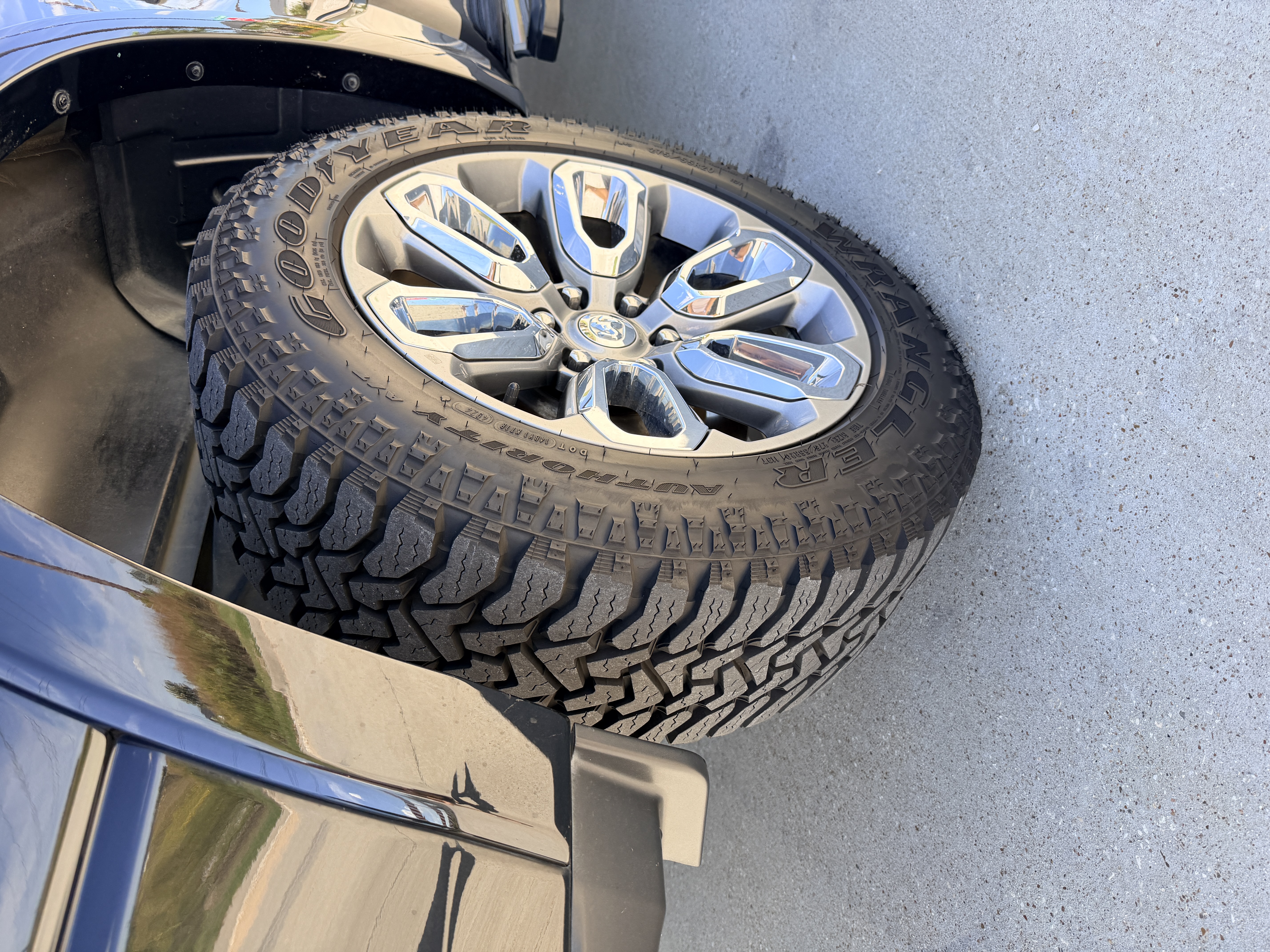 Used 2020 RAM 1500 Laramie w/ Sport Appearance Package AWD/4WD image 15