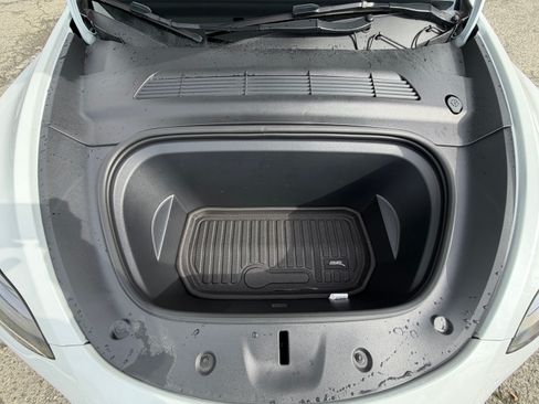 Used 2023 Tesla Model Y Performance image 24