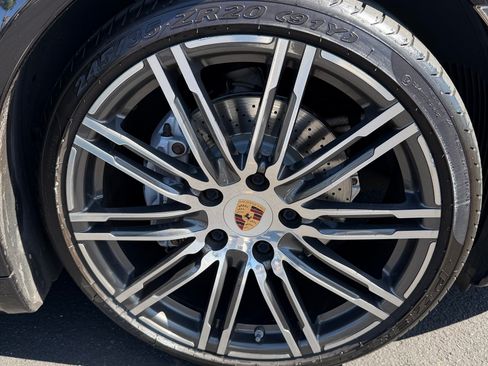 Used 2016 Porsche 911 Carrera 4 Black Edition image 9