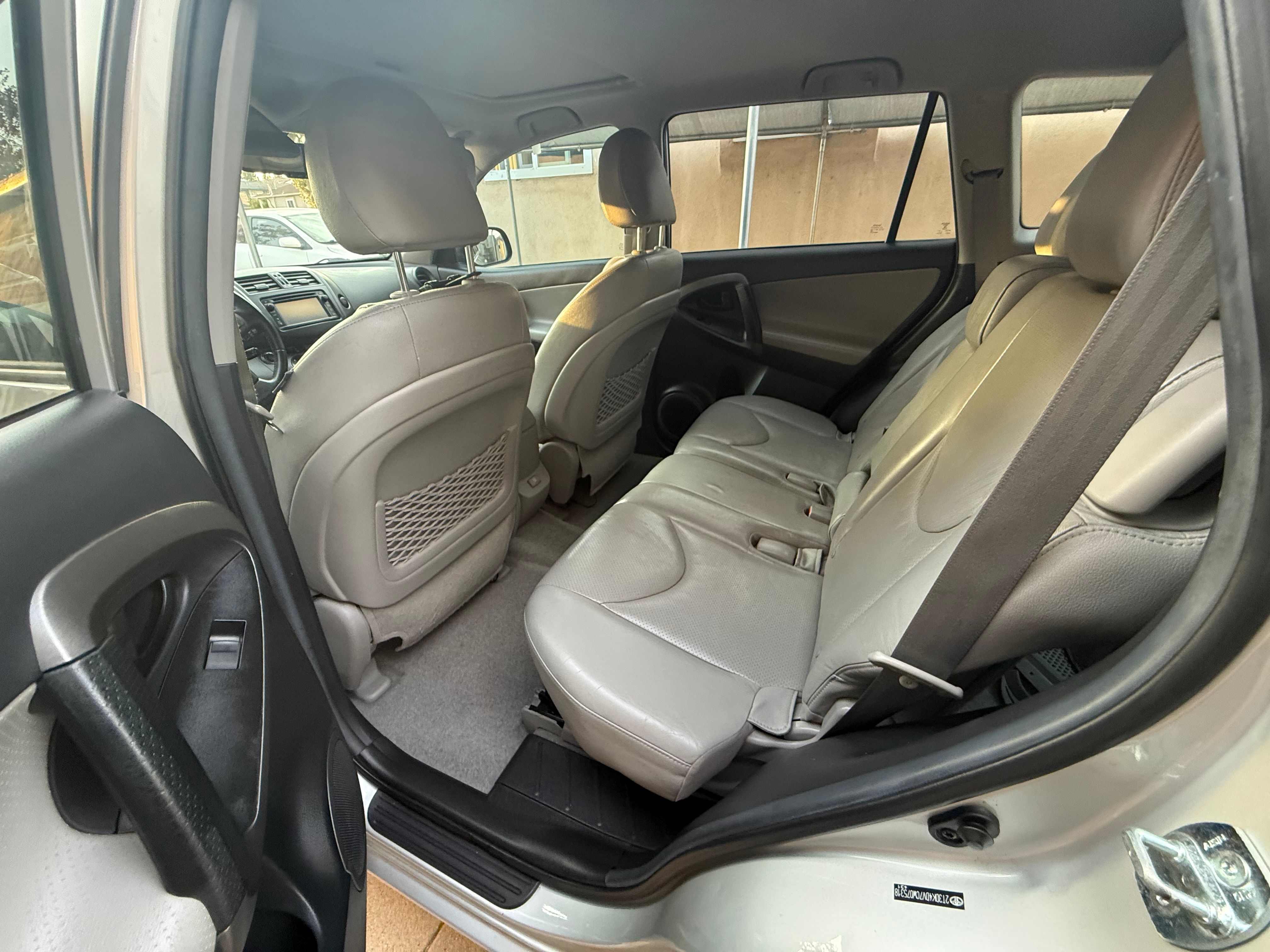 Used 2012 Toyota RAV4 Limited w/ Navigation Value Pkg AWD/4WD image 9