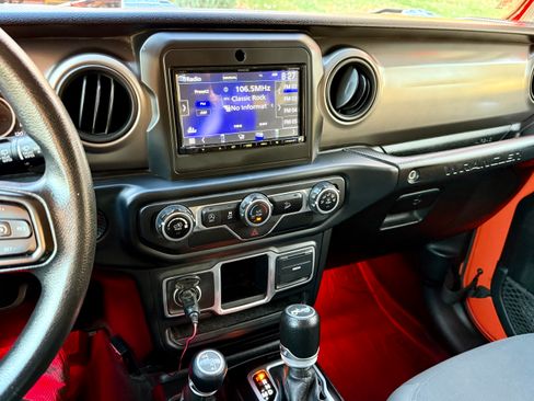 Used 2018 Jeep Wrangler Unlimited Sport image 31