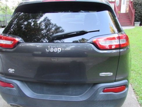 Used 2015 Jeep Cherokee Latitude FWD image 6